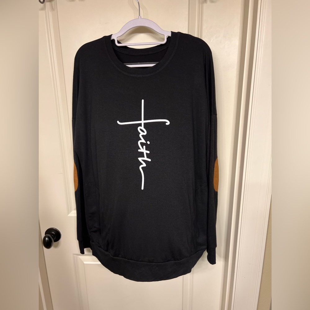 #228 NEW Christian Faith long Sleeve Top With Pockets Size L Color Black & White